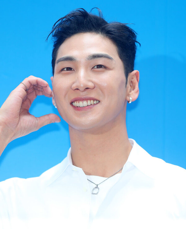 가수 백호 오늘 육군 현역으로 입대